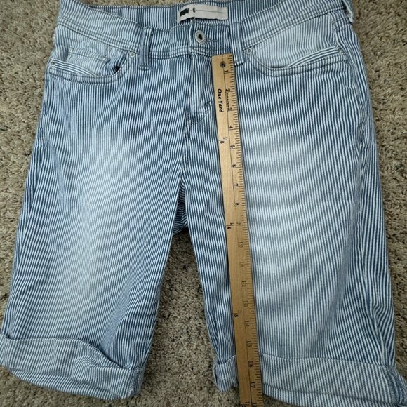 LEVI'S WOMEN'S SHORTS STRIPED BLUE WHITE SIZE 6 COTTON BLEND Stretch White Tab - Picture 2 of 15
